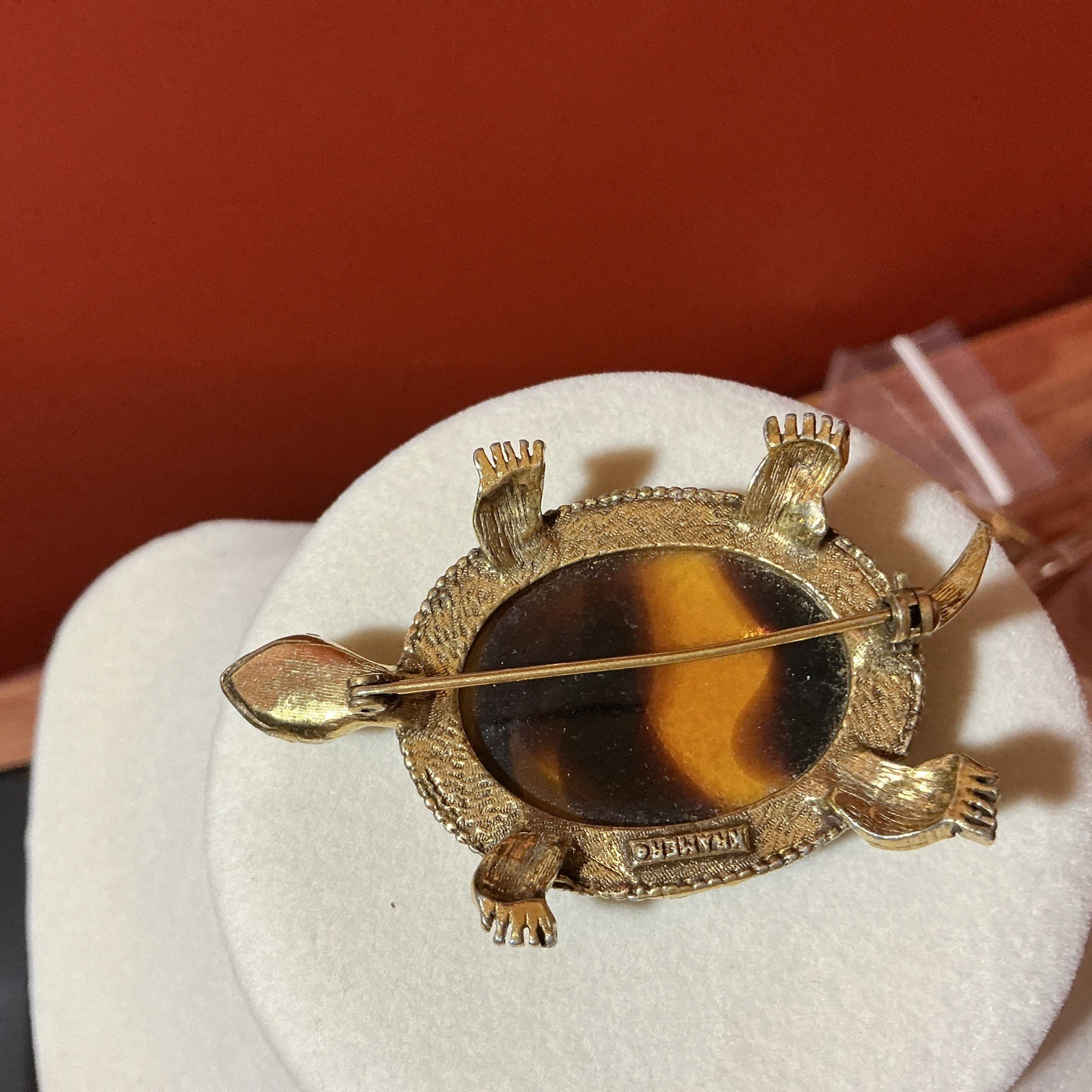 Vintage Signed Kramer Cabachon Tiger Eye Turtle Tortoise Glass Brooch