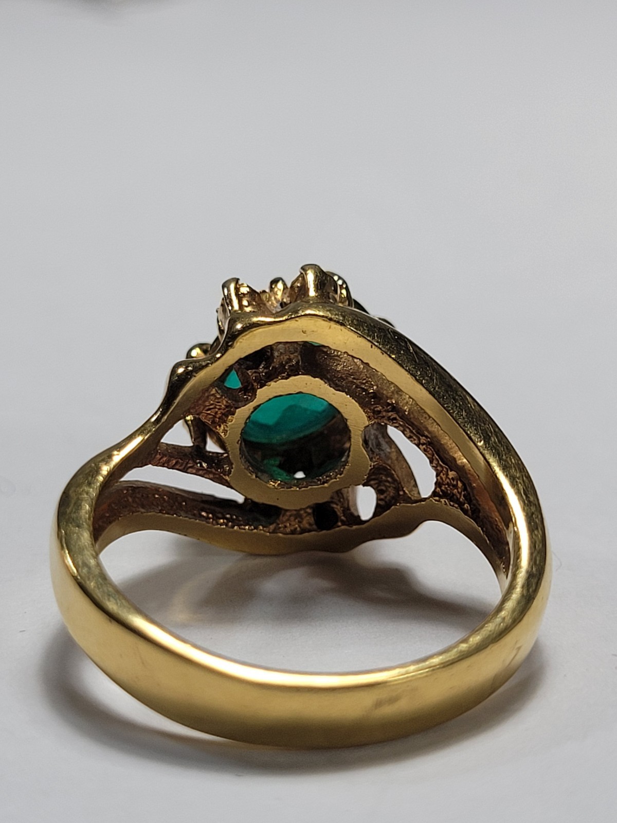 Vintage 14KGE Plate Imitation Emerald Solitaire Clear Stone Accents Fashion Ring