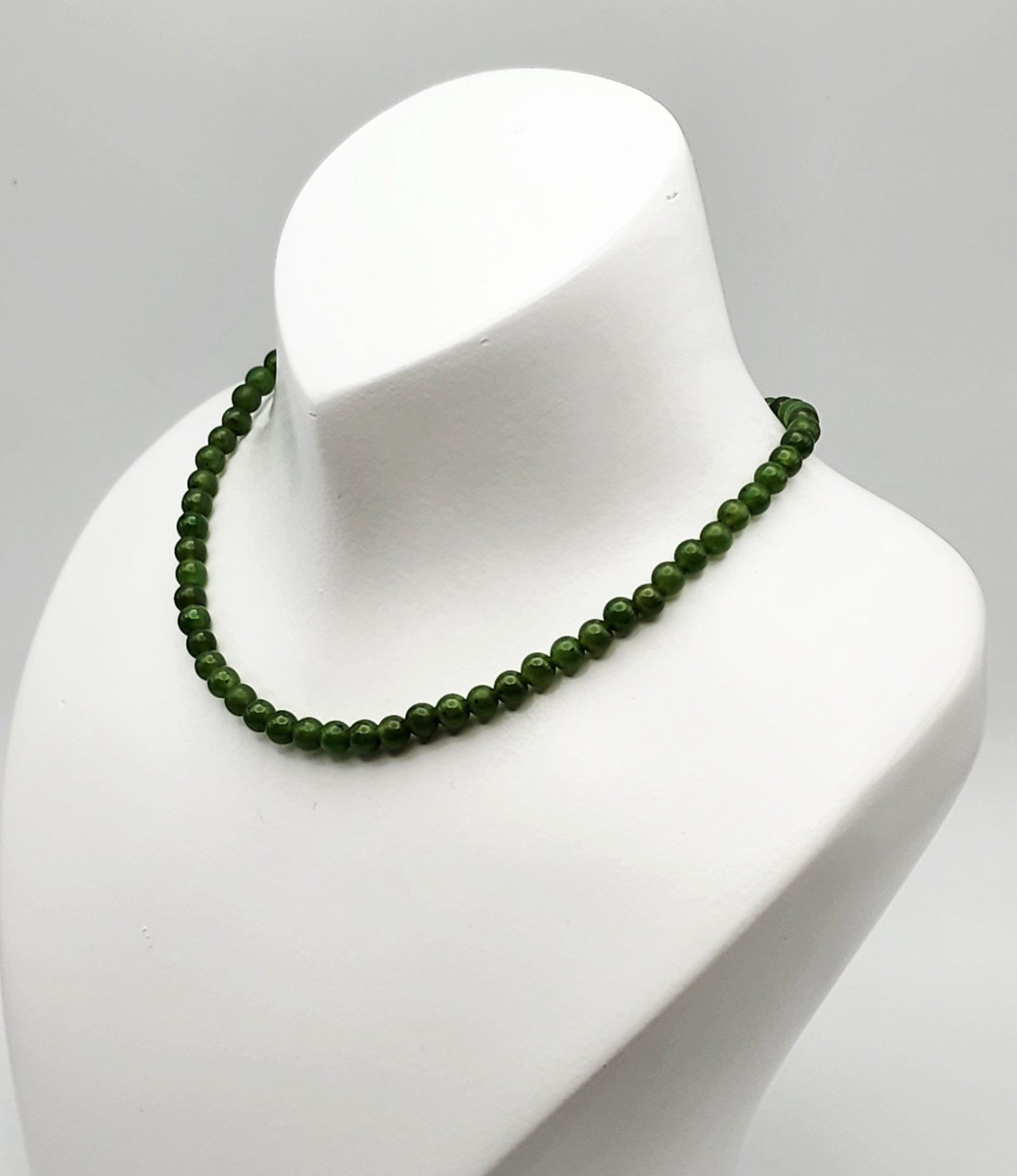 Vintage Gold Filled Clasped Nephrite Jade 4mm Beaded Necklace 16″ Long