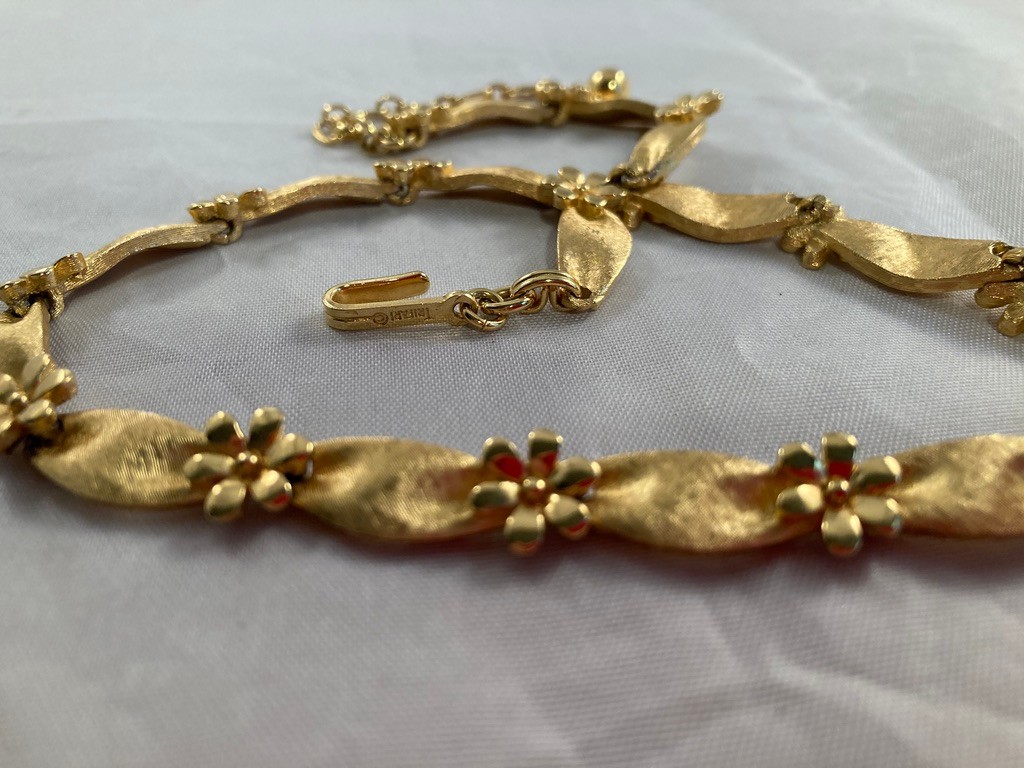 Vintage Crown Trifari Birthday necklace brushed gold tone ribbon flower 16″