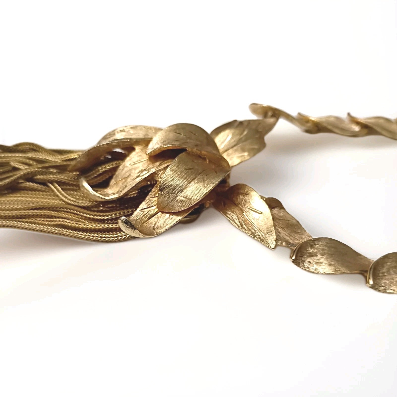 Vintage Ladies Designer Marvella Brushed Gold Tone Leaf & Tassel Necklace 16″