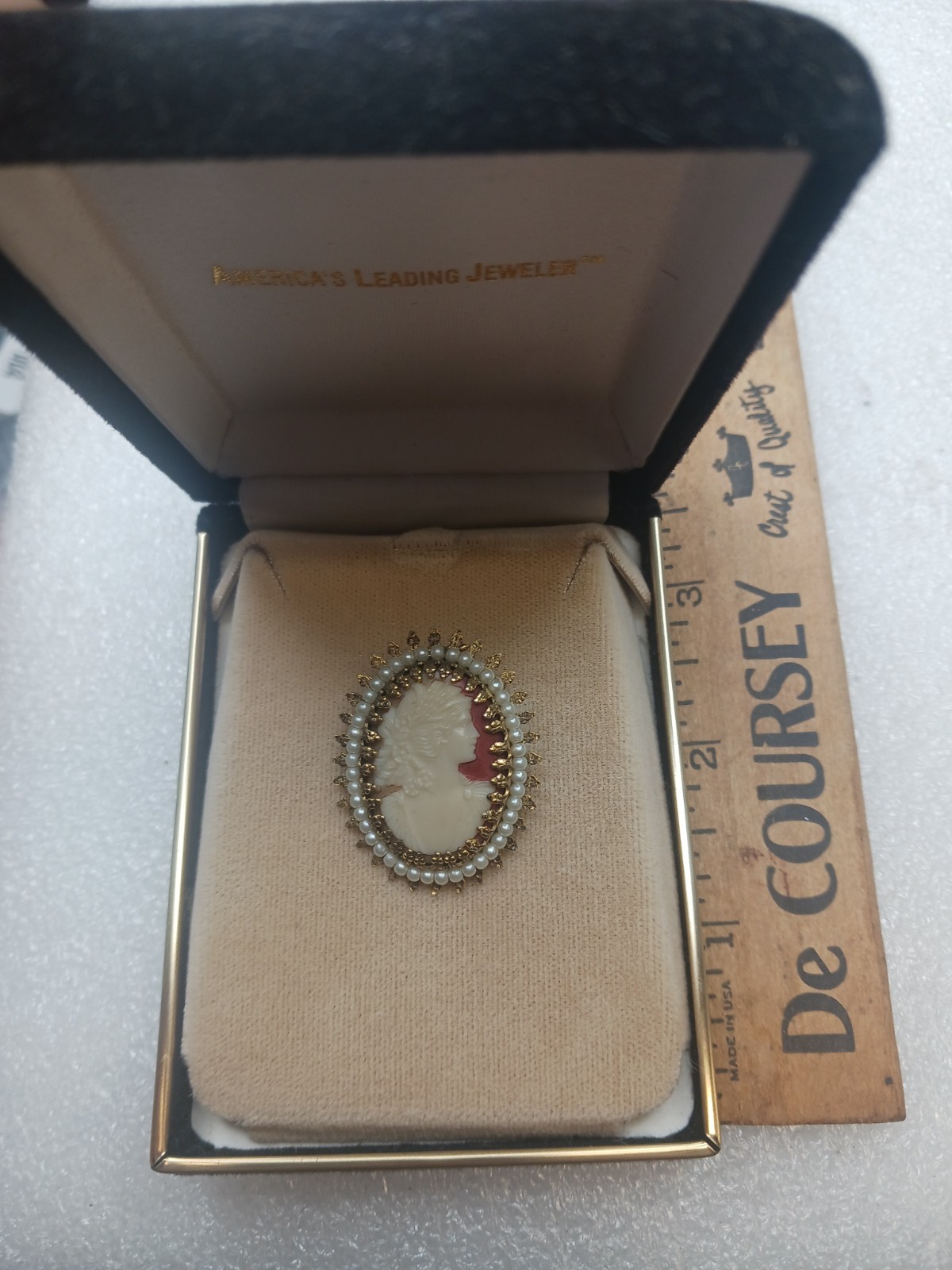 Vintage Cameo Brooch Old Antique Ladies Jewelry Pendant In Box