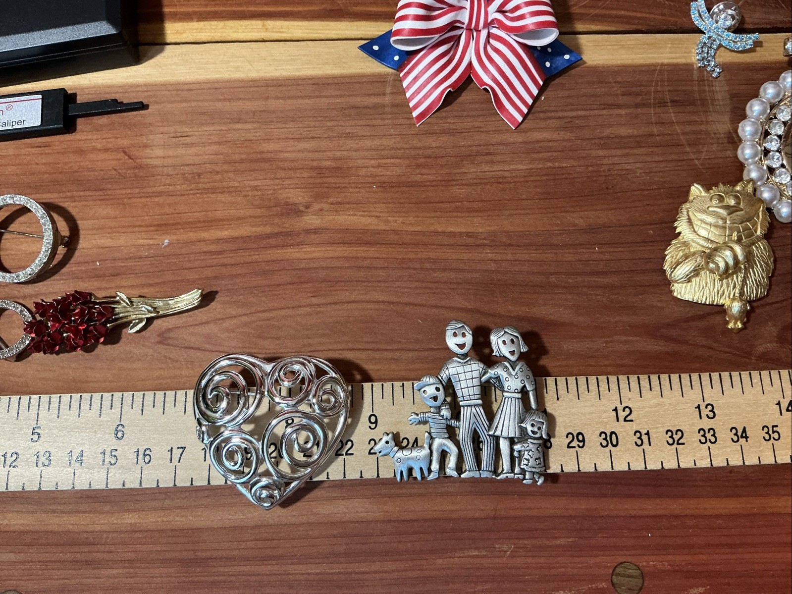 Vtg Jewelry Lot Of 10 JJ DM & Unsigned Mixed Metals Brooches Color Stones