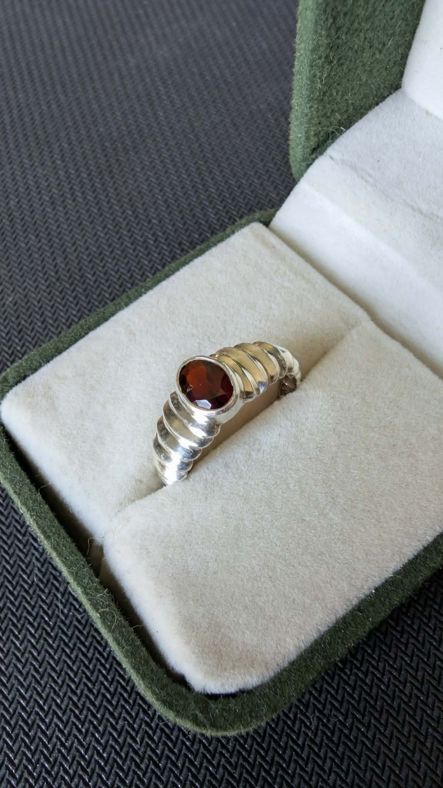 Vintage Silver Unlimited SU 925 Sterling Silver Ribbed Shrimp Ring, Oval Garnet