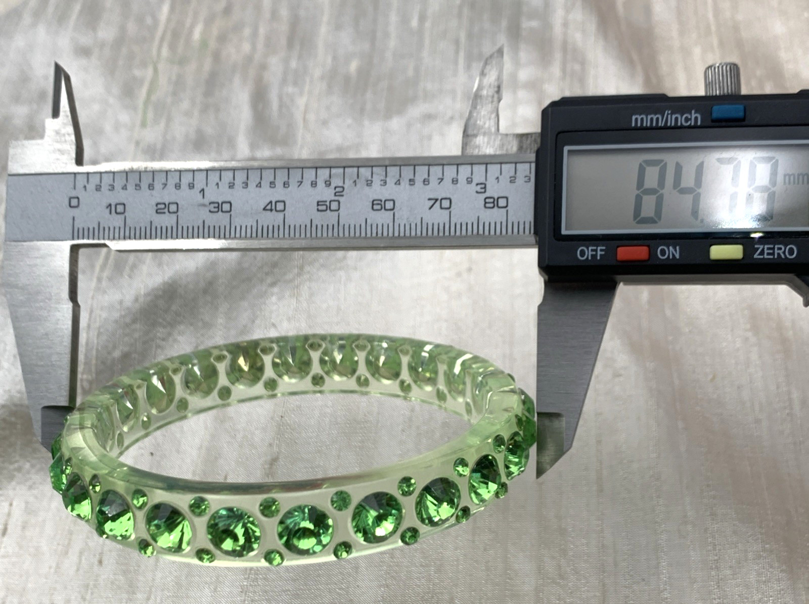 Vintage Art Deco Lucite & Rhinestone Bangle Bracelet Green Clear 8-1/4” IC