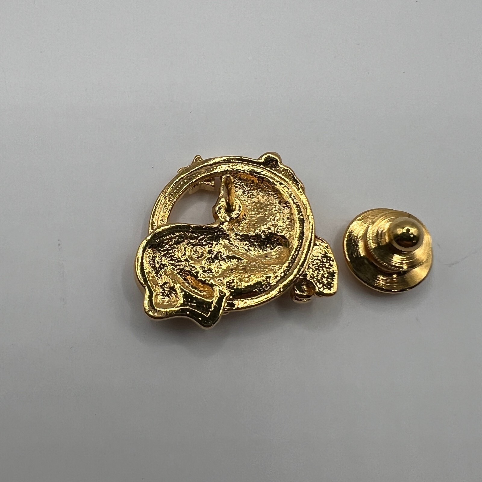 Avon Leo Lion Brooch Signs of the Future Gold Tone Crystal Accent Tie Tack Pin