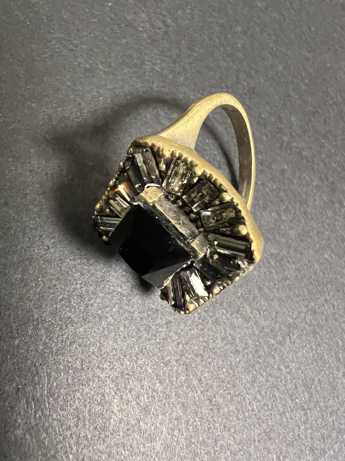 Vtg RETRO Mid-Century Brass Gold Tone Black Glass Rhinestone Ring Sz 10 Womens