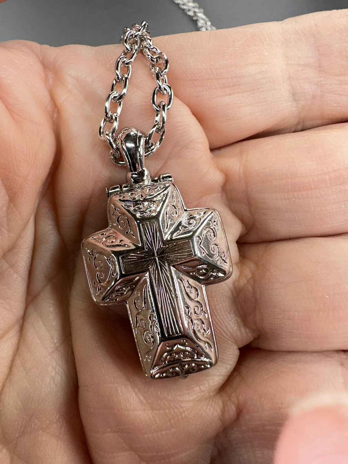 I Am Edgar Berebi My Heritage Of Faith Reliquary locket 4 My Show HSN 1999