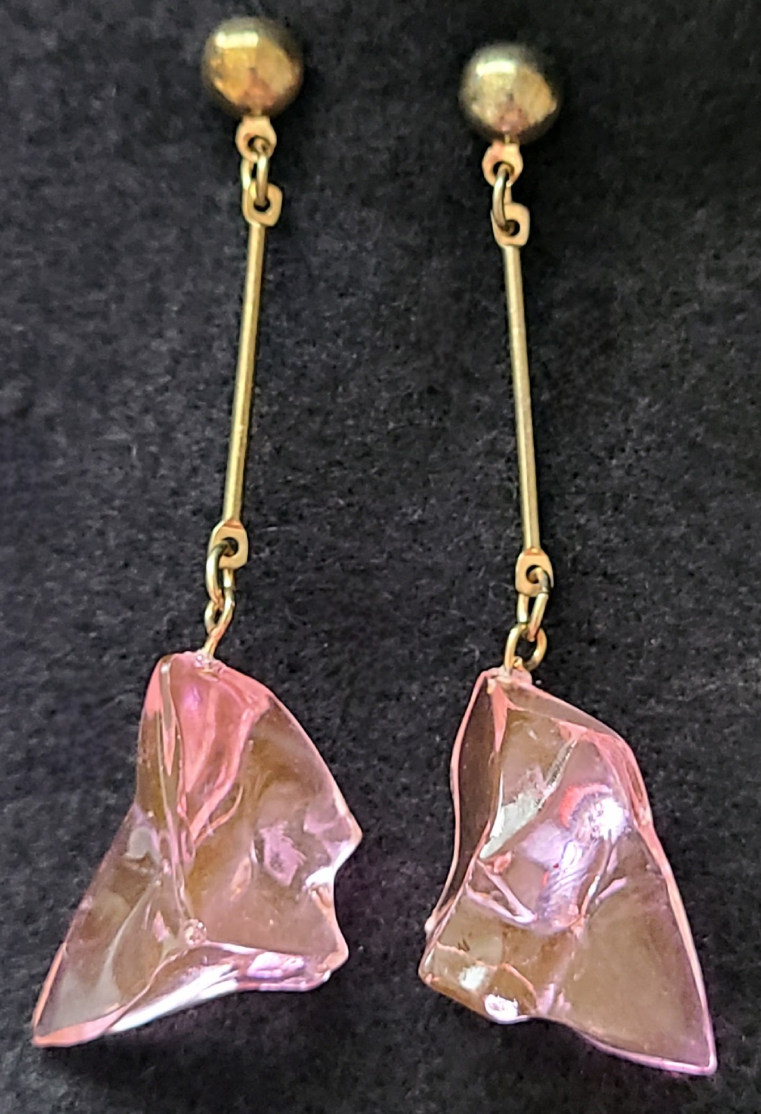 VINTAGE STUNNING GEOMETRIC PINK LUCITE PIERCED DANGLE EARRINGS