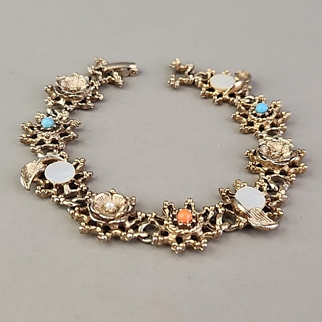 Vintage Flower Chain Bracelet Burst Textured 12mm MOP Bead Gold Tone 6.5″