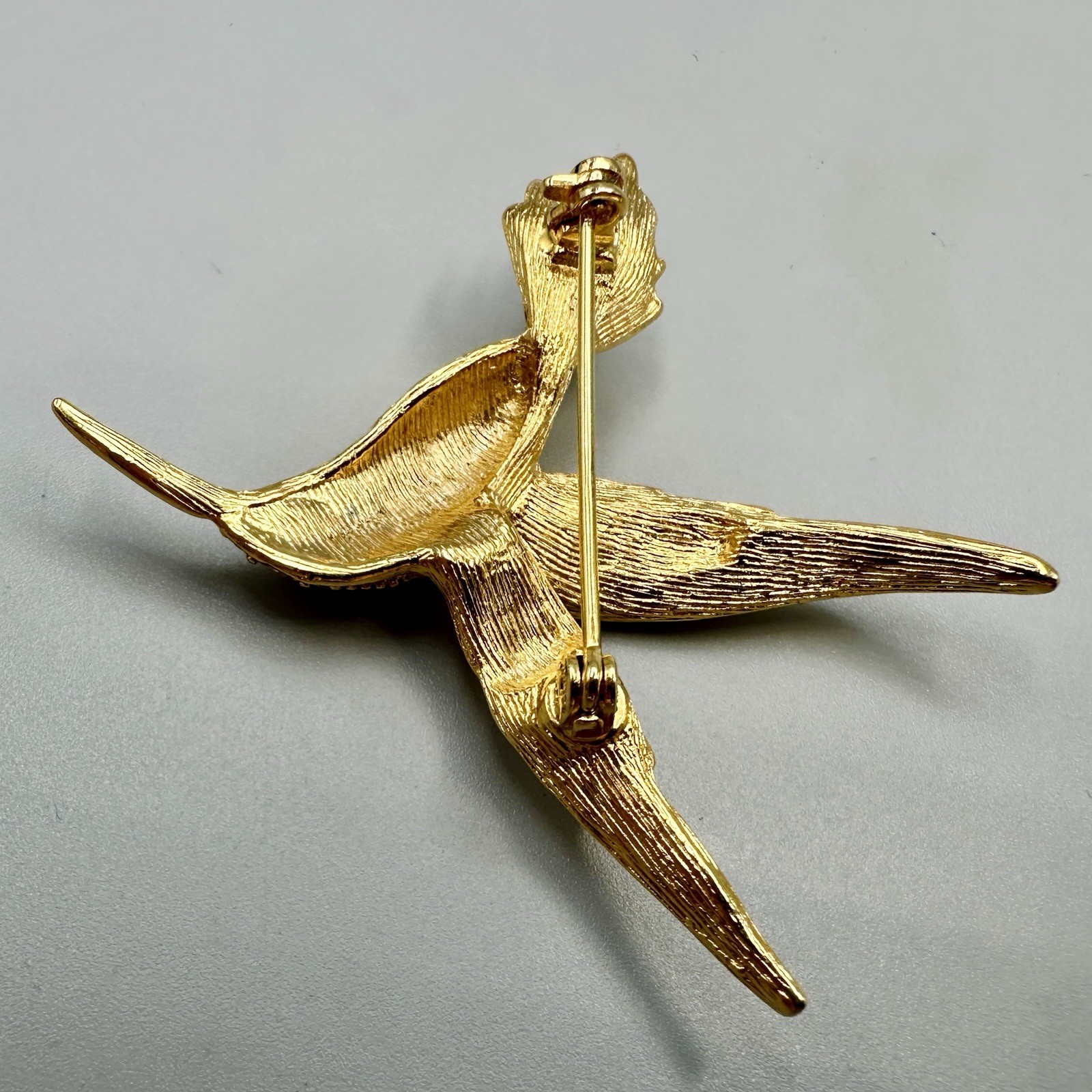 Vintage Hummingbird In Flight Brooch Pin Gold Tone Clear Rhinestones Red Eye 3D