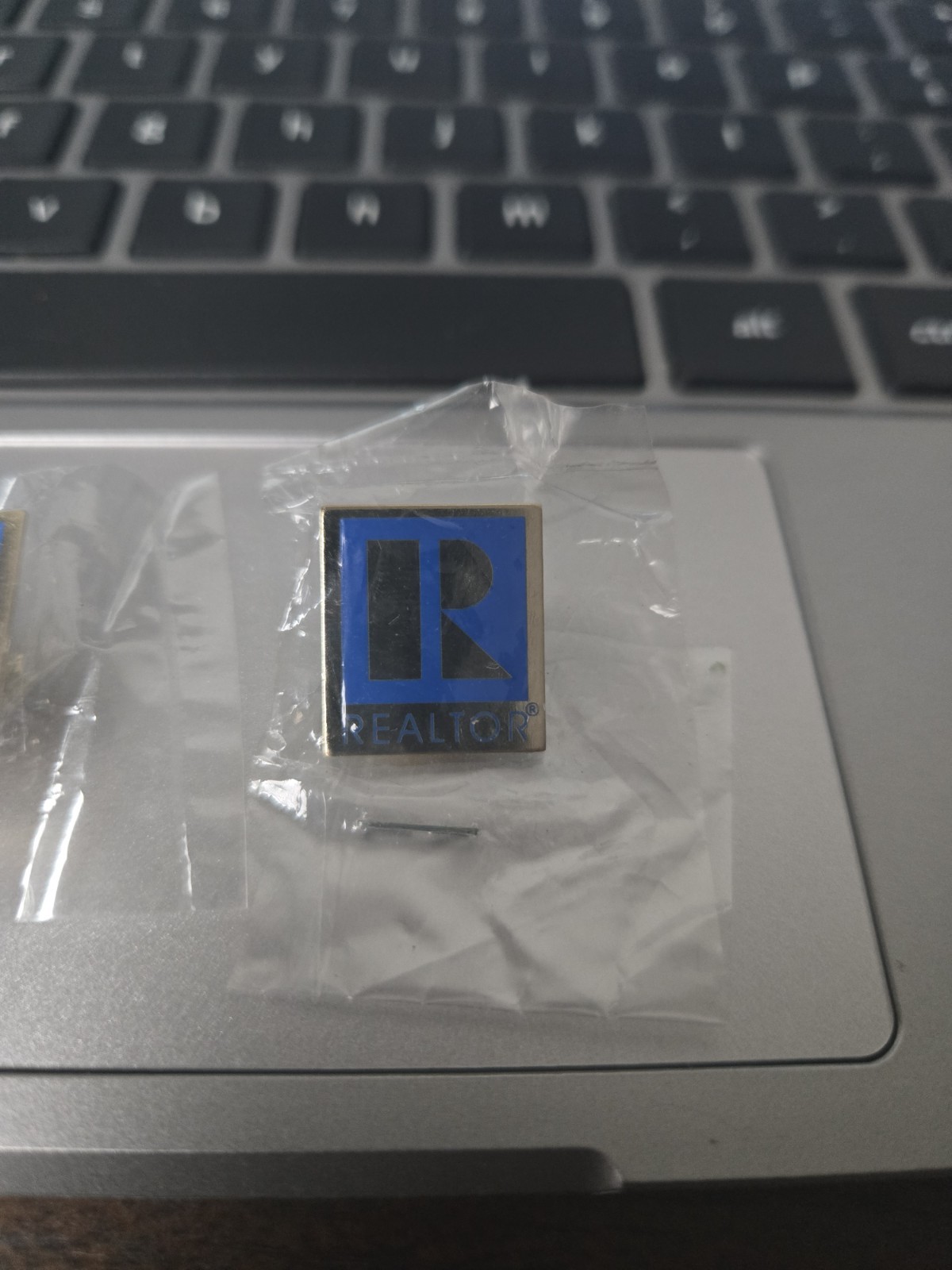 Realtor R Tie Tack Enamel Service Lapel Pin Badge Blue Enamel Real Estate Sales