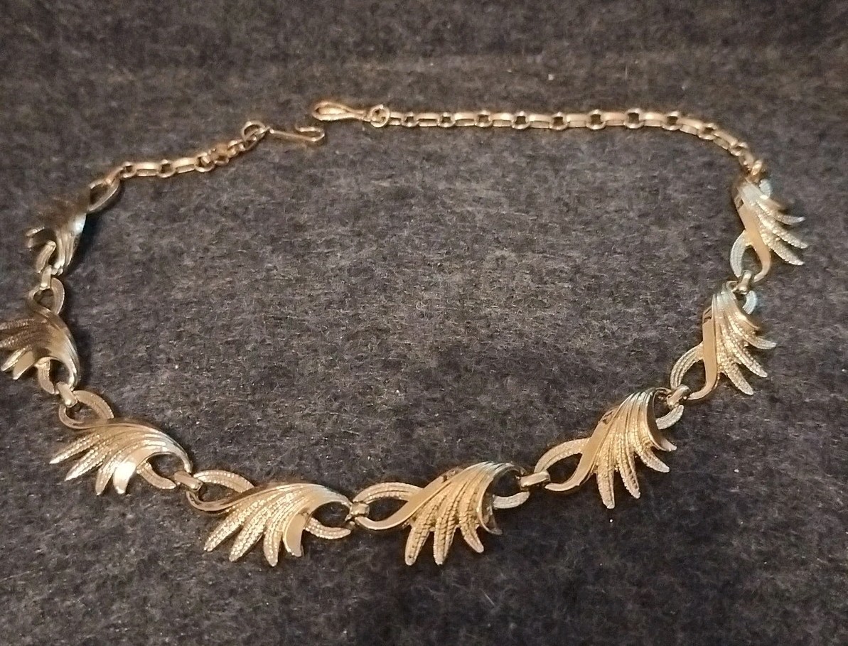 Vintage Coro Leaf Choker Necklace Light Bright Gold Tone 50s 12″-16″