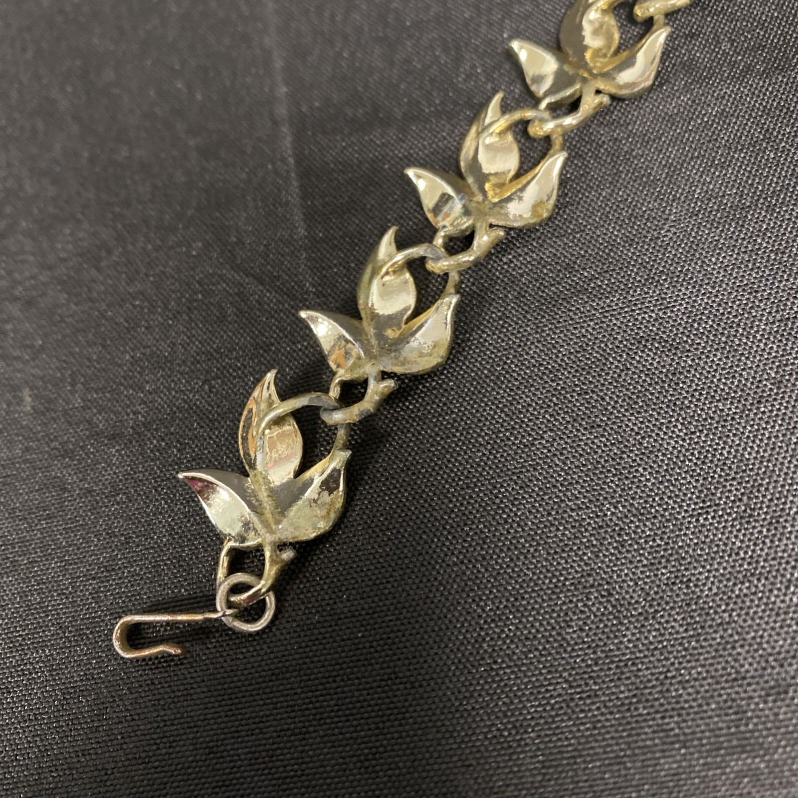 Coro Vintage White Enameled Leaves Necklace 17″