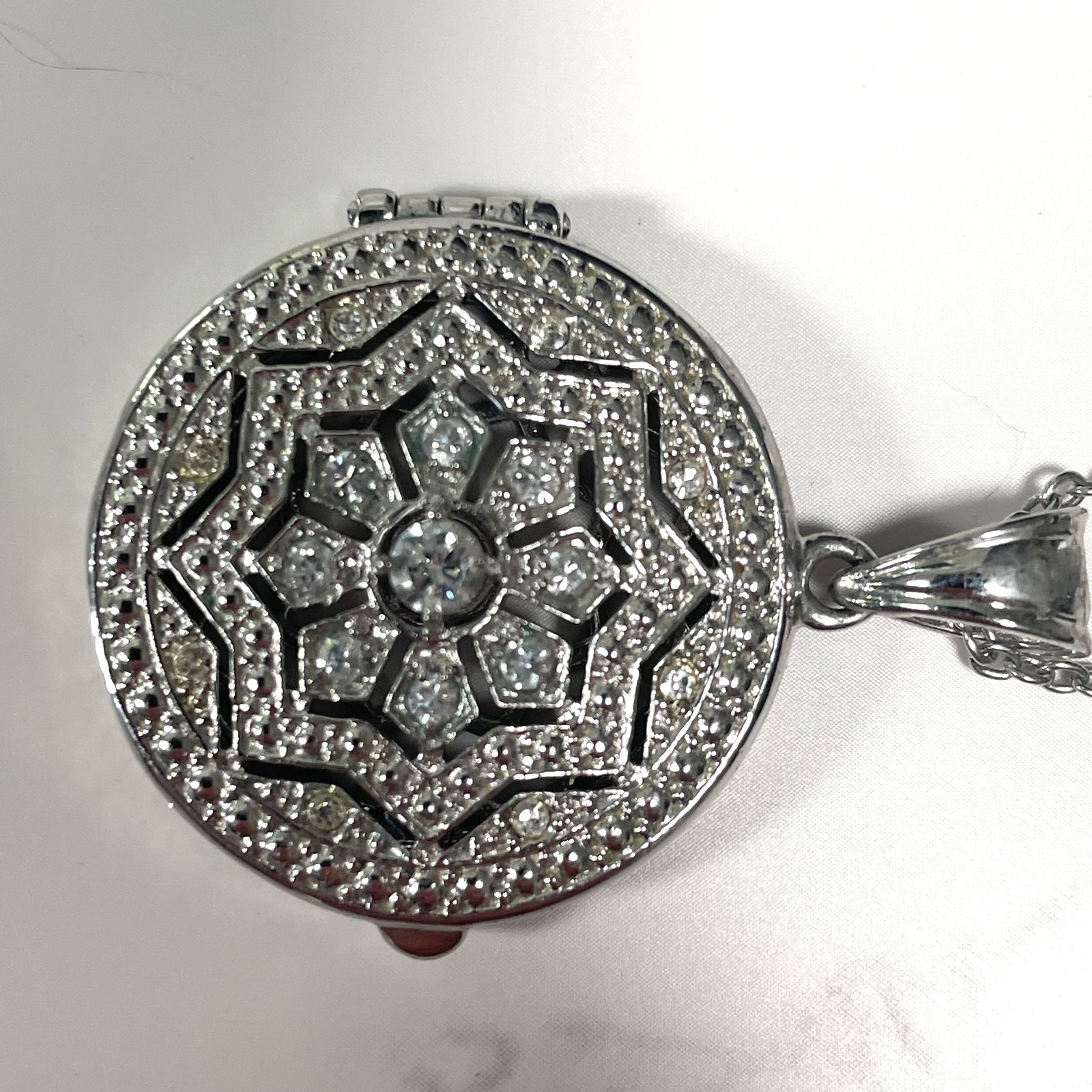 Vintage Avon Silver Tone Filigree Locket Necklace w/Floral Design & Rhinestones