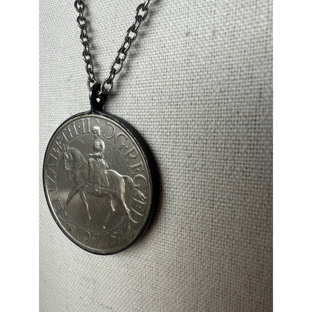 QEII Coin Pendant Necklace 1977 Queen Elizabeth II Jubilee