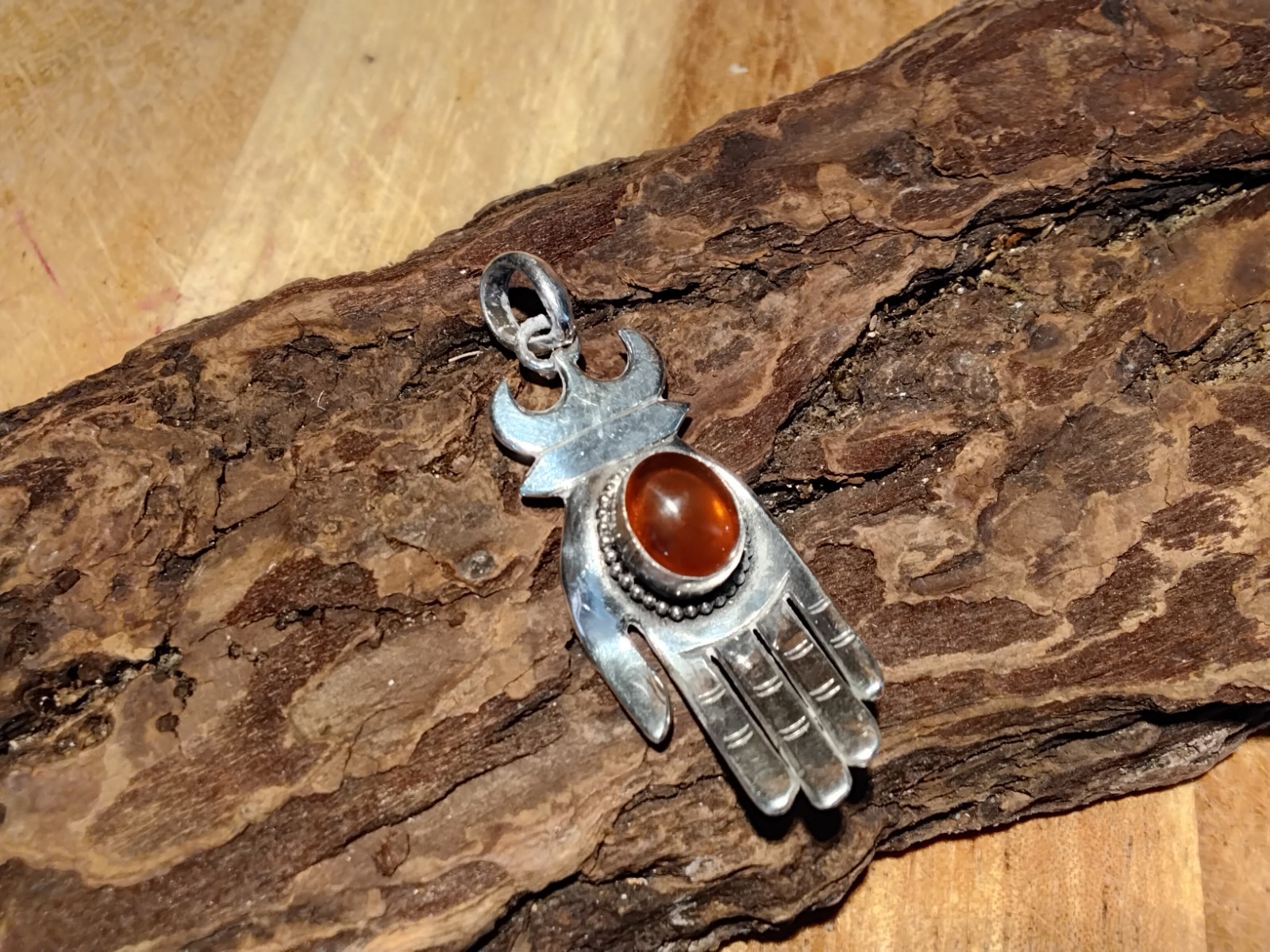 Beautiful Vintage Sterling Silver Amber Hamsa Hand Pendant