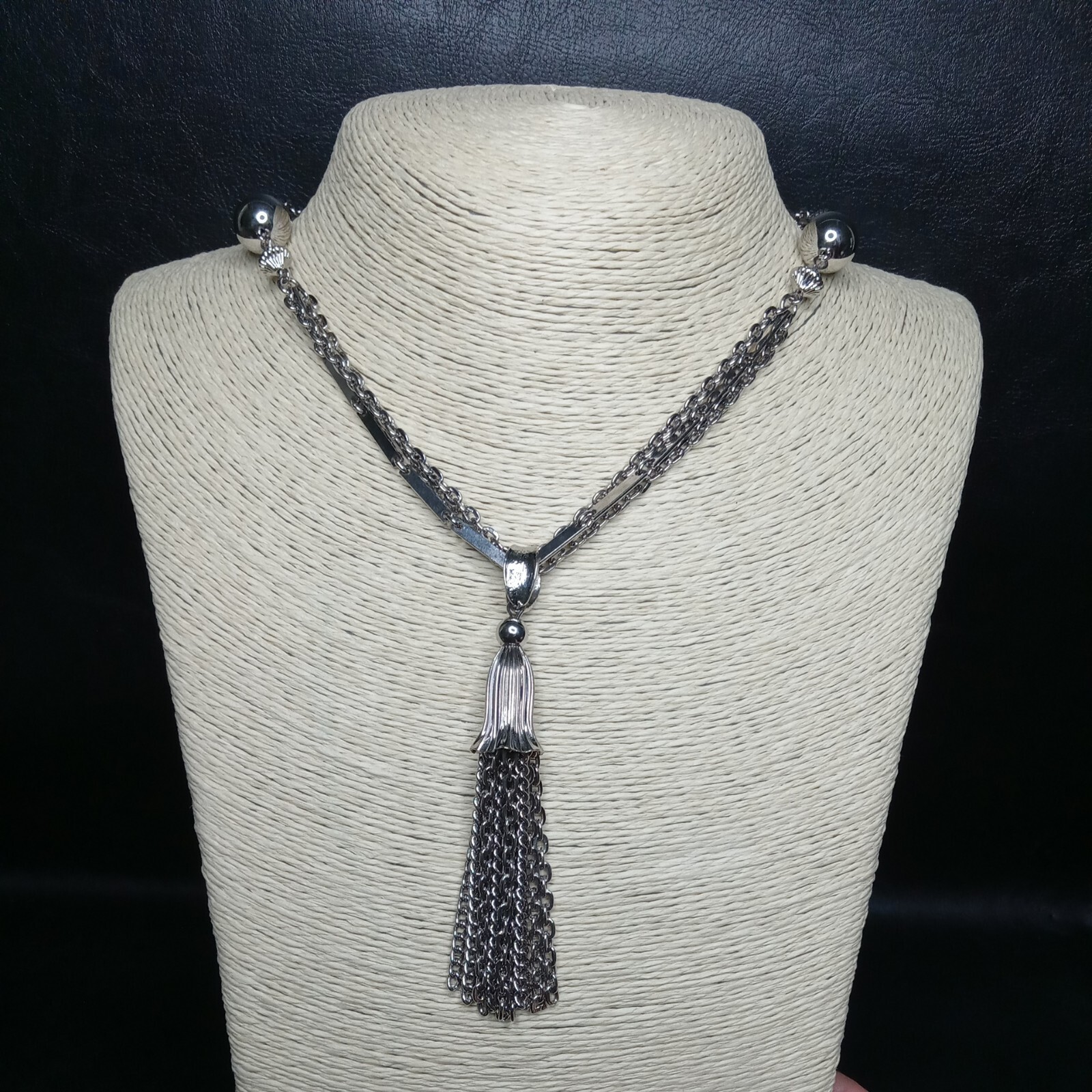 Vintage Jewelery Multiple Chains Necklace Whit Tassel. 8376