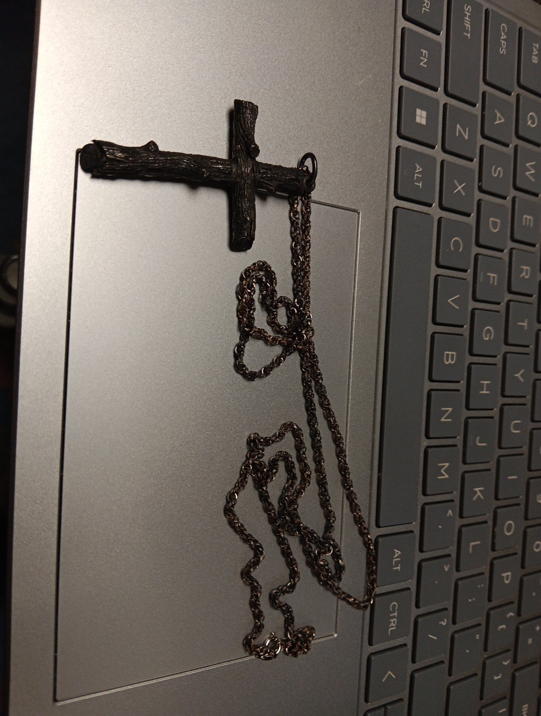 CROSS PENDANT CHAIN NECKLACE