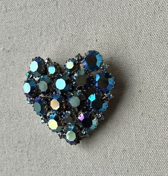 vintage blue aurora borealis Peacock AB Iridescent Crystal Cluster Heart Brooch