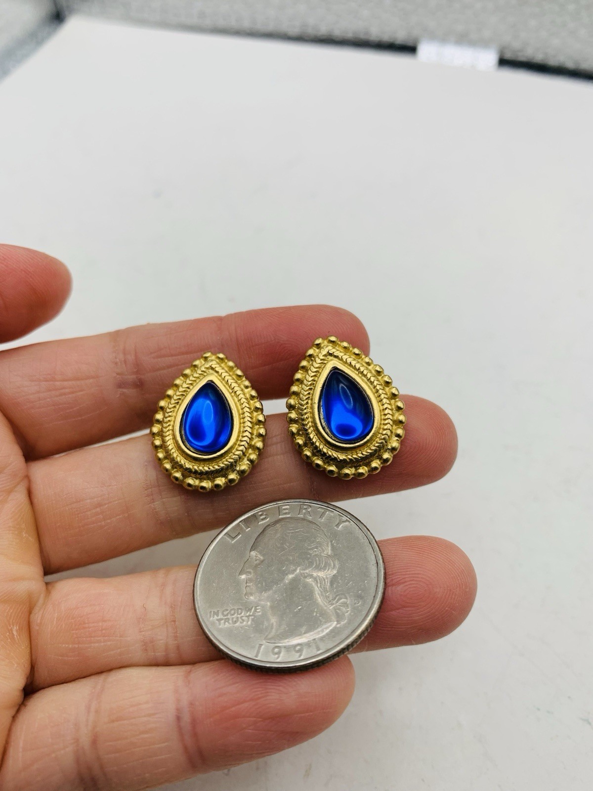 Vintage Trifari Cobalt Blue Jelly Cabochon Pear Teardrop Gold Tone Earrings