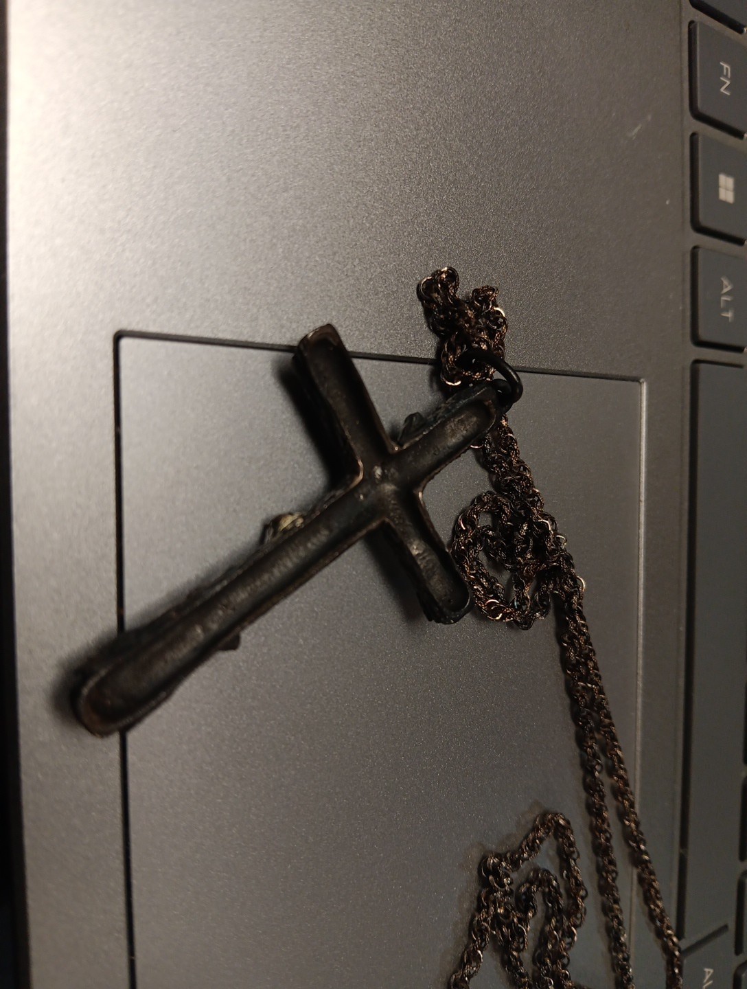 CROSS PENDANT CHAIN NECKLACE