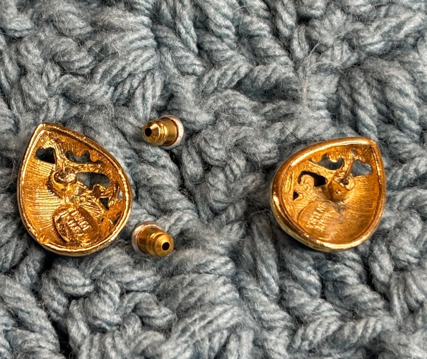 Teardrop Stud Earrings Navy Blue Goldtone Vintage Made in USA 0.75 inch