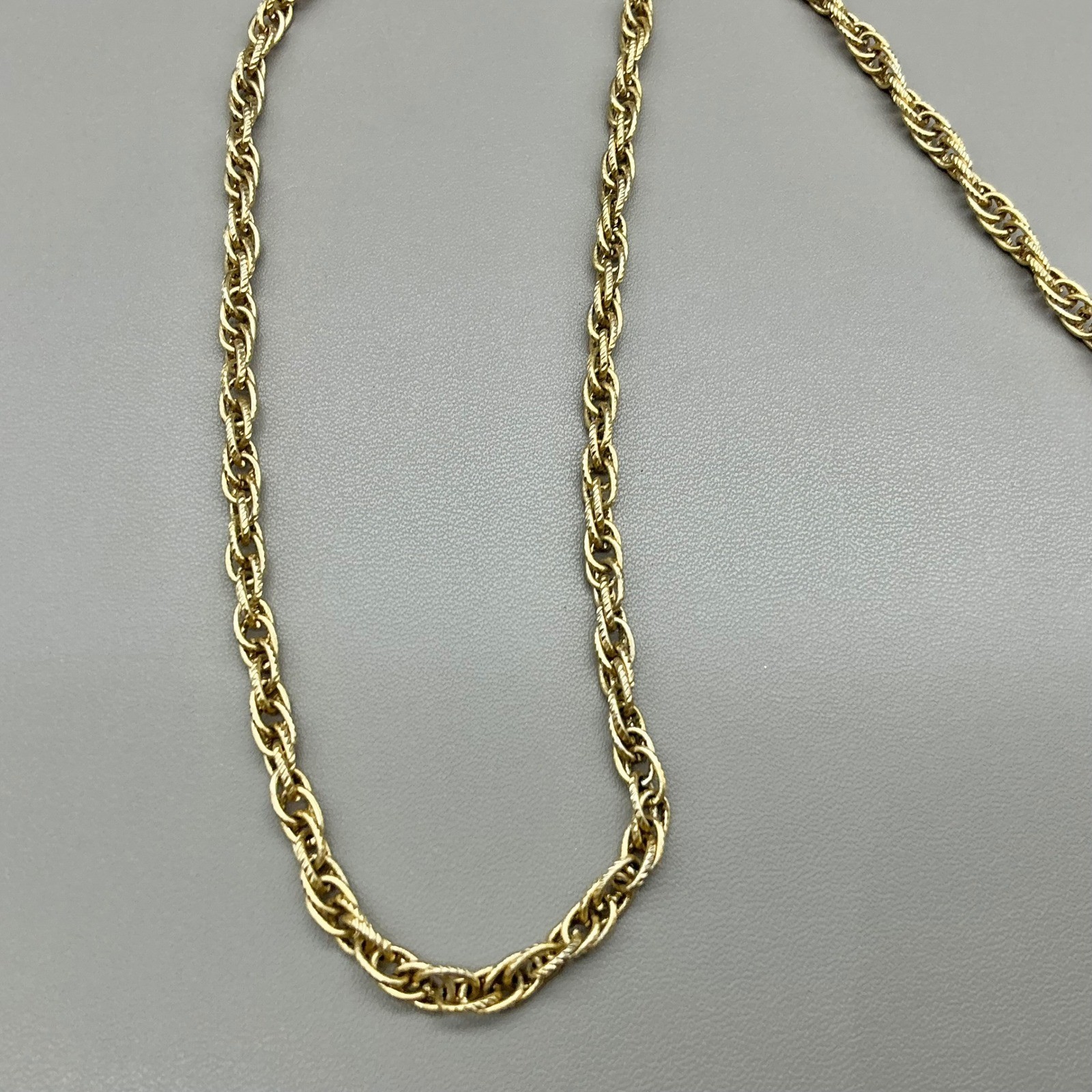 Avon Necklace Womens Gold Tone Textured Rope Chain Long Vintage Jewelry 30 Inch