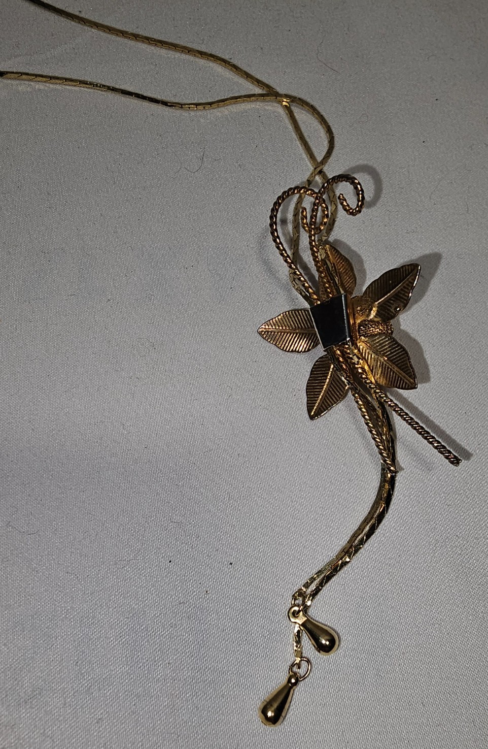Vtg. Gold Tone Chain Flower Rose Lariat Bolo Pendant Slider Necklace 28″ Western