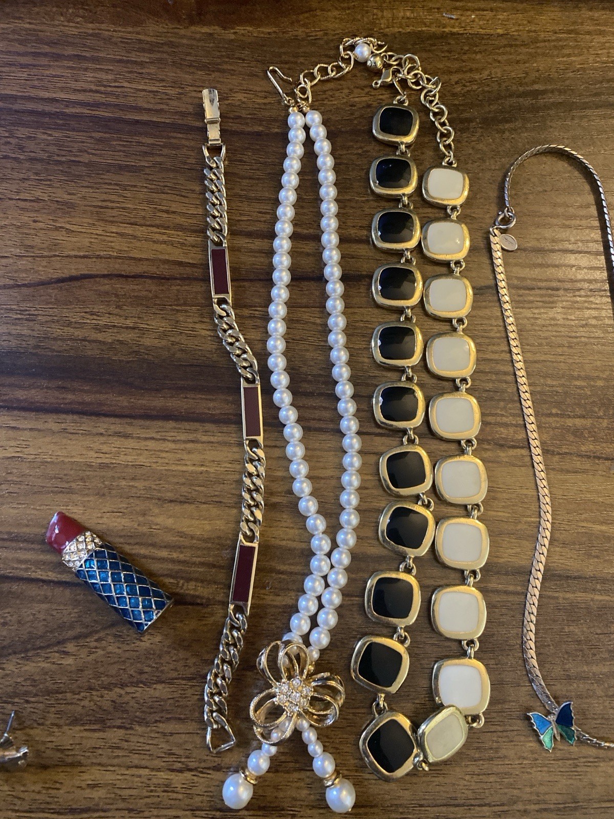 Avon 13 Pieces And 1928 3 Pieces 1 Unknown 17 Pieces Total