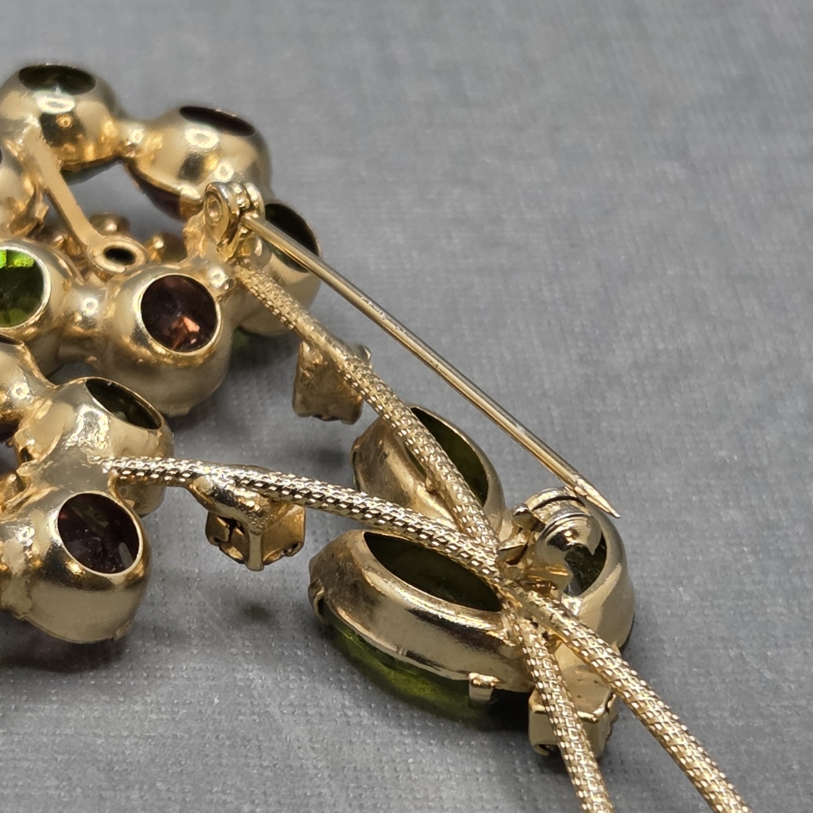 Unsigned Rhinestone Brooch Double Flower Pink Green Goldtone Stem