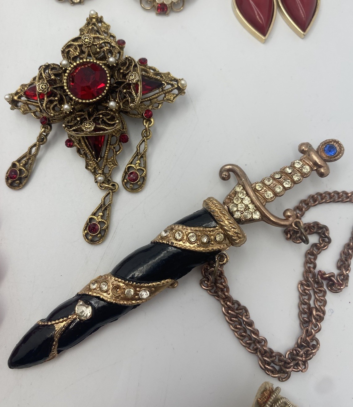 VINTAGE Red Jewelry Lot 17 Pcs 12oz Garnet Set Rhinestone Brooch Movie Prop