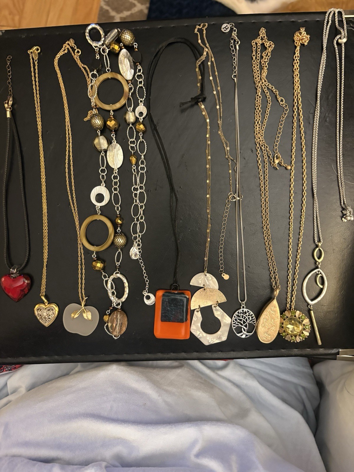 Lot of unbranded costume jewelry necklaces
