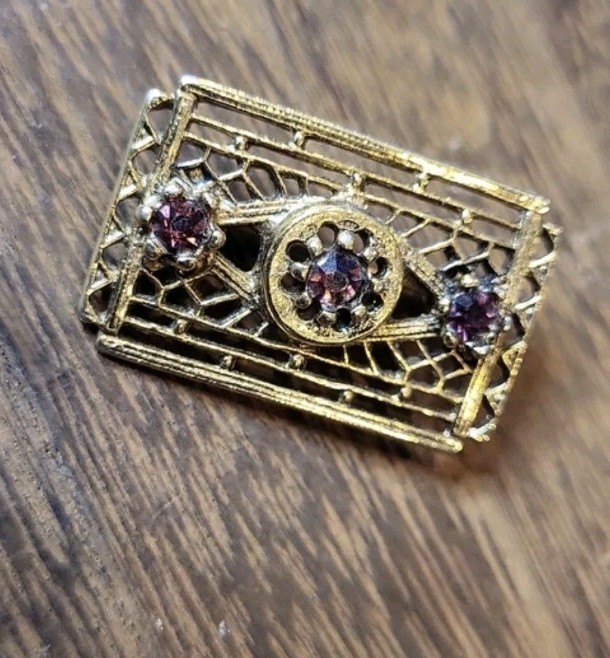 Vintage Gold Tone & Purple Gemstone Intricately Detailed Brooch Pin