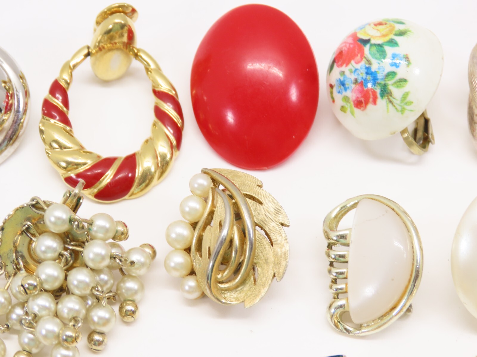 Single Earrings Lot ALL SIGNED 14 Crown Trifari Richelieu Monet + VTG 50+ D2216