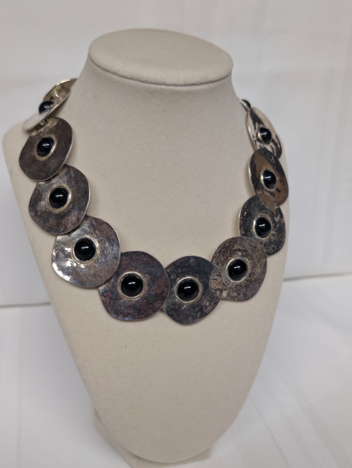 Vintage Silver Toned Hammered Faux Onyx Cab Dramatic Statement Choker Necklace