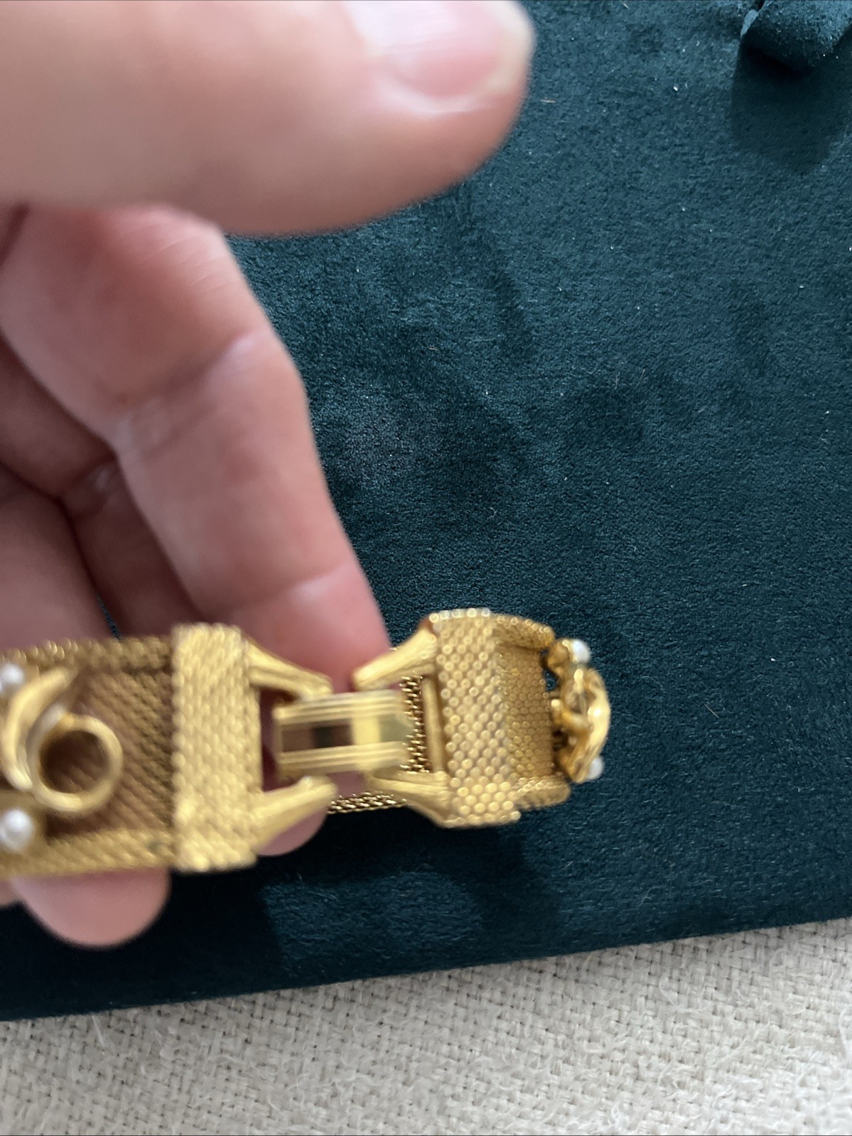 Rare Vintage Gold-Wash Mesh Floral Bracelet w/Cameo & Pearl Detailed Excellent