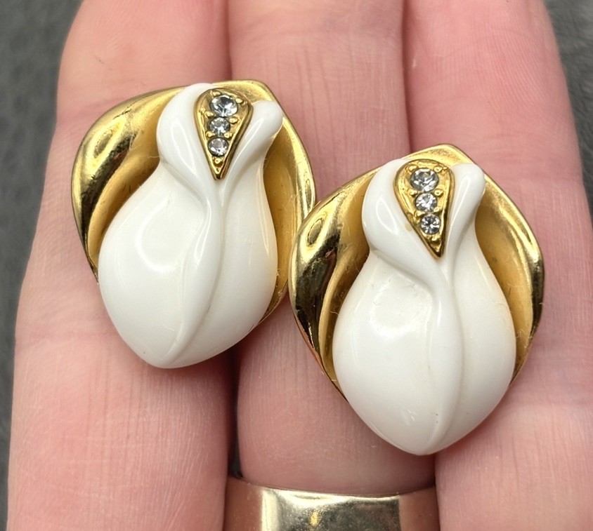 Vtg KJL Kenneth Jay Lane For Avon White Lucite Rose Bud Rhinestone Earrings