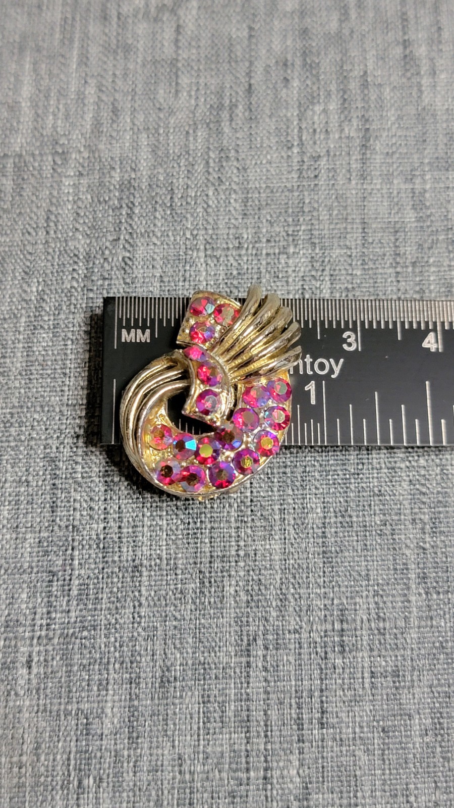 Red Aurora Borealis Rhinestones Bow Clip On Earrings Brooch Set Unsigned
