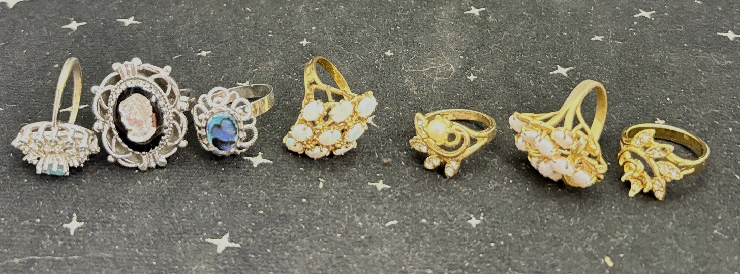 Vintage Lof Of 7 Fashion Rings Size 6.6-9 4-Gold Color 3-Silver Color All W/Gems