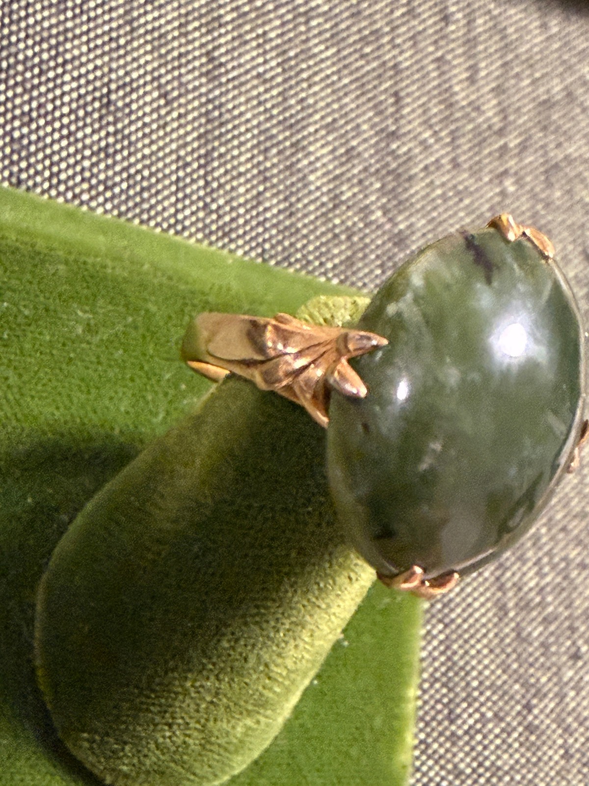 Vintage SOLID 14KT Gold Stamped Jade Ring Size 7.5 4.53g New Old Stock!