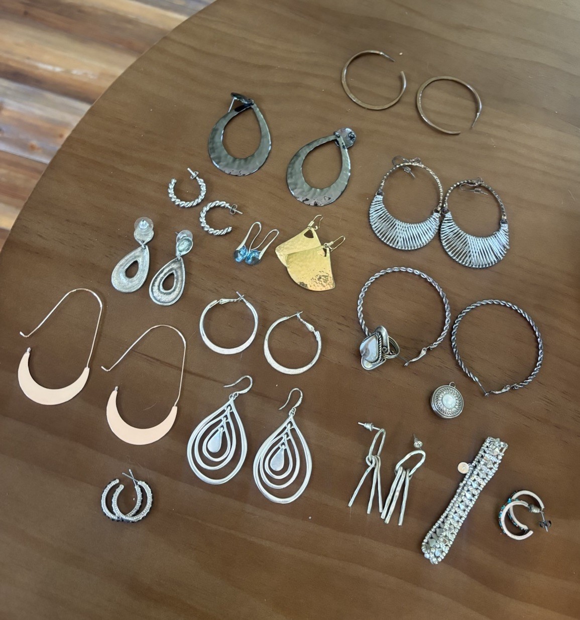 Vintage Assorted Jewelry Lot Silver Gold Tone Earrings Bracelets Rings 31 Pcs