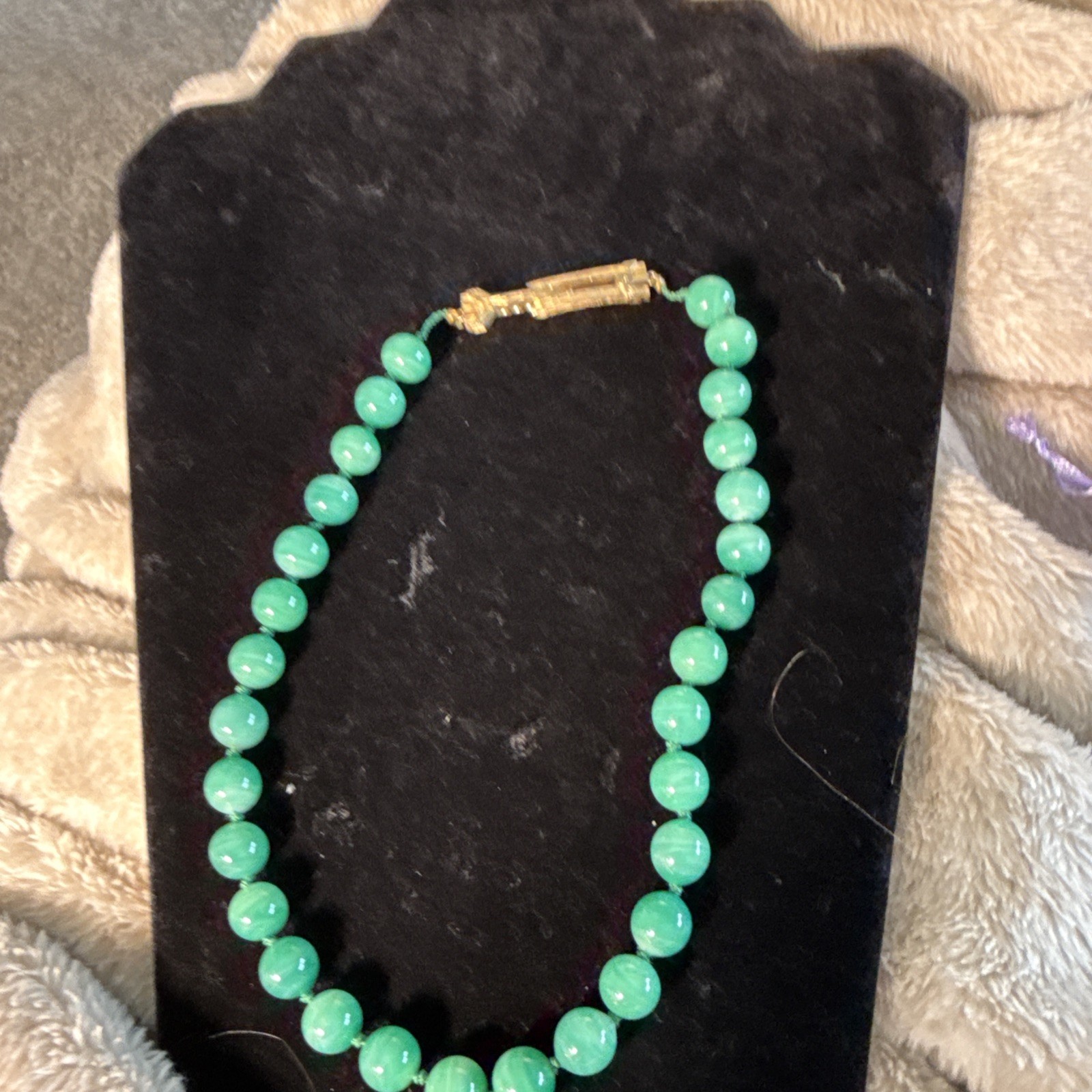 VINTAGE CINER NECKLACE/CHOKER WITH JADE BEADS AND FANCY GOLD CLASP 16”