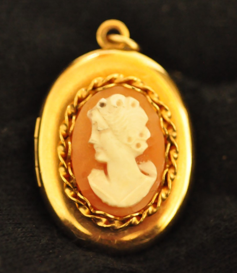 Charming 14K Gold‑Filled Cameo Locket – Victorian Style – 1″ – 8 g – Vintage