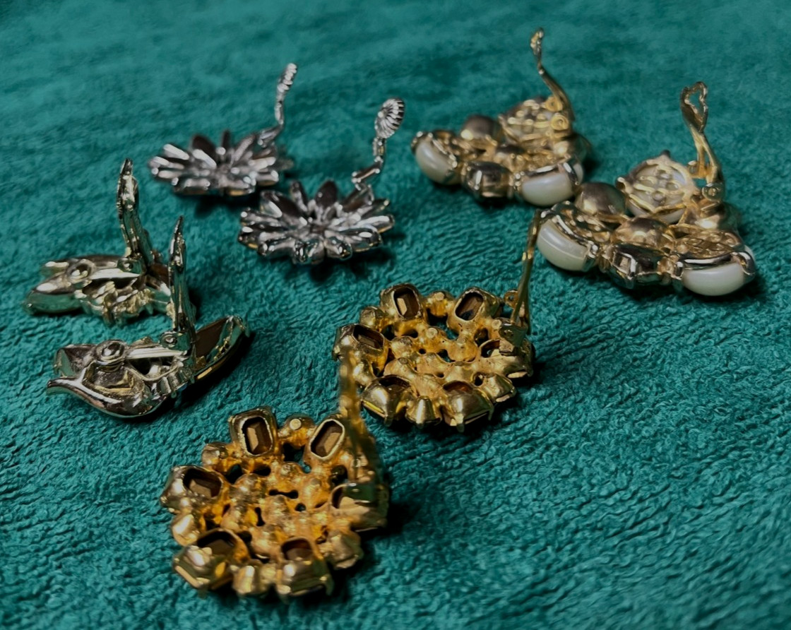 Beautiful Vintage Bogoff, Lisner, & 2 Other Clip Earrings
