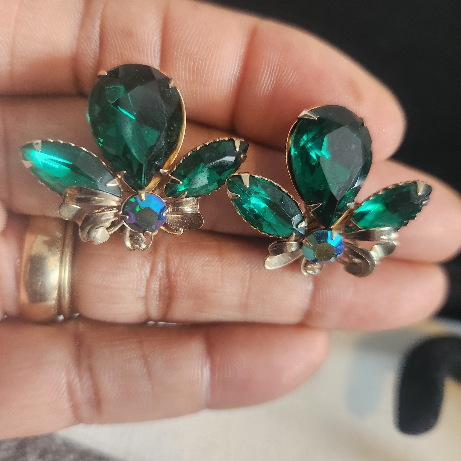 Vintage Emerald Green Glass AB Rhinestone Gold Tone Clip On Earrings Floral