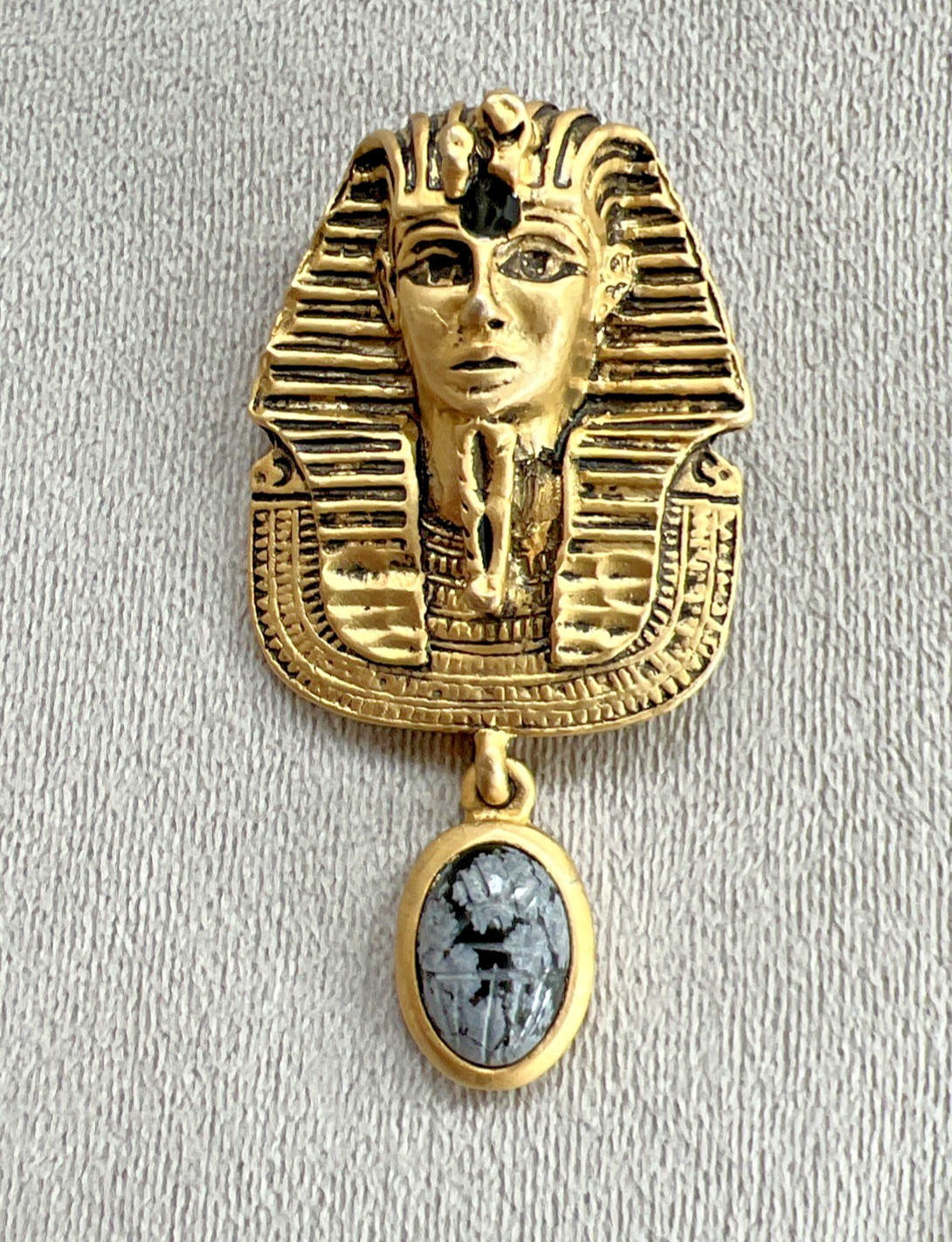 VINTAGE 1978 SIGNED TS PHARAOH SCARAB BROOCH CABOCHON DANGLE YELLOW GOLD PLATED