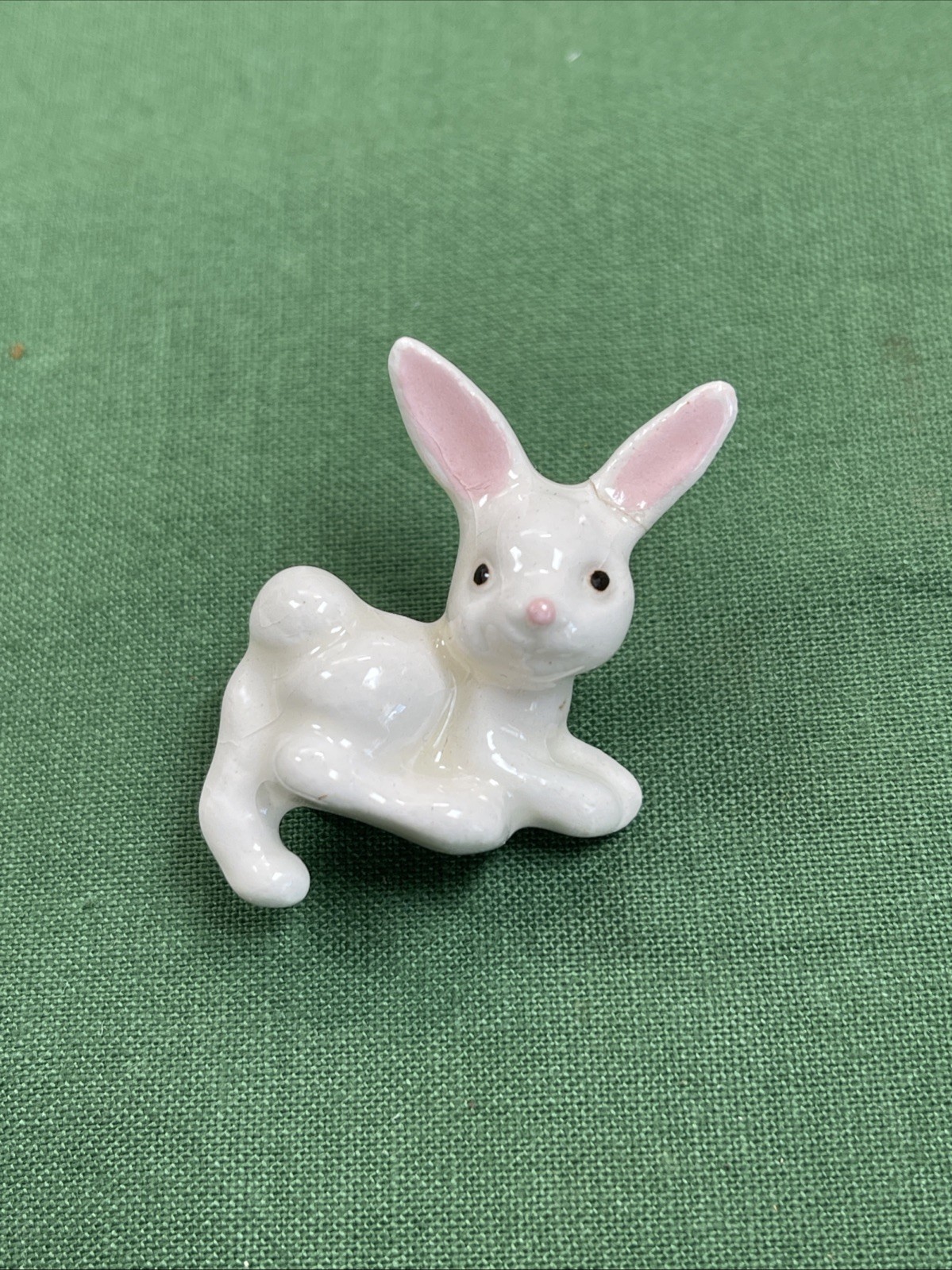 Beachstone Vintage Ceramic Bunny Rabbit Brooch White Unisex Adults *Repaired Ear