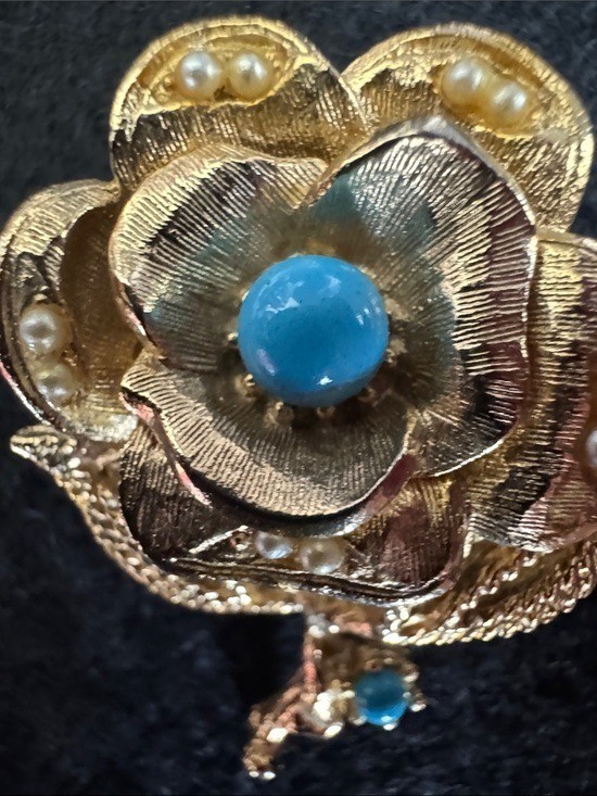 VTG 1960s Gold Tone Rose Flower Brooch Pin Faux Turquoise Cabochon Pearl