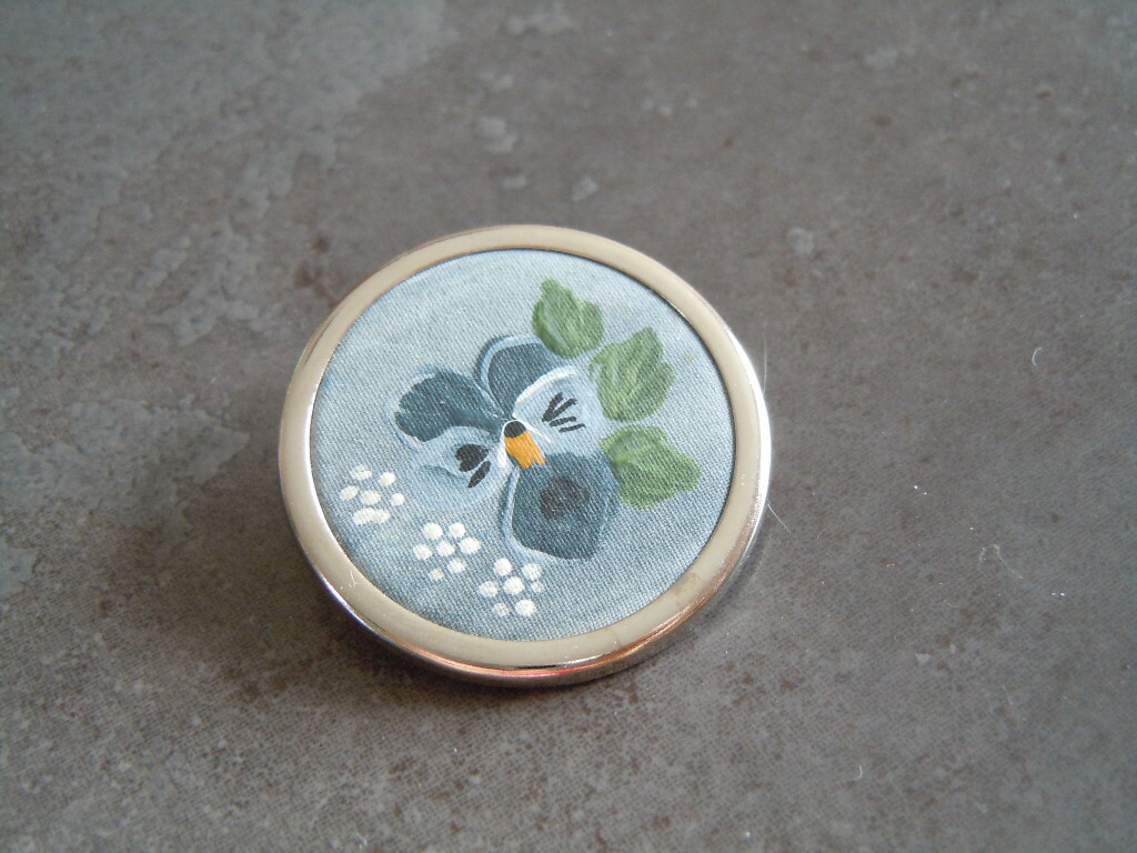 Round Silver Colored Metal Brooch Silk Painting Pansy 7.2 G / Ø 3.6 Cm